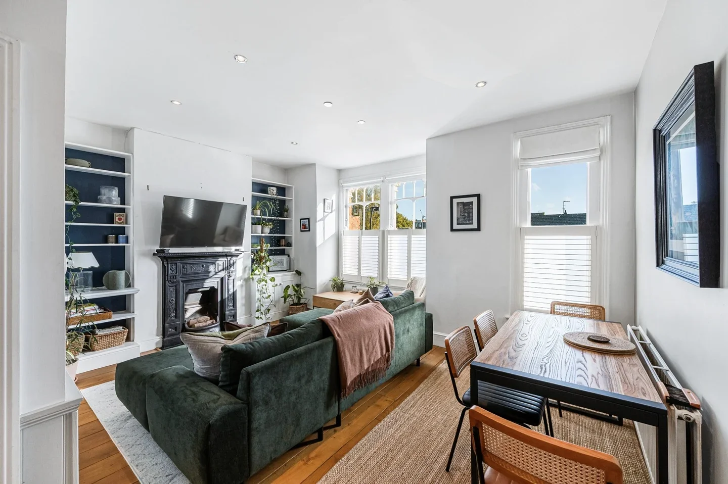 Flat Thorpebank Road in Greater London