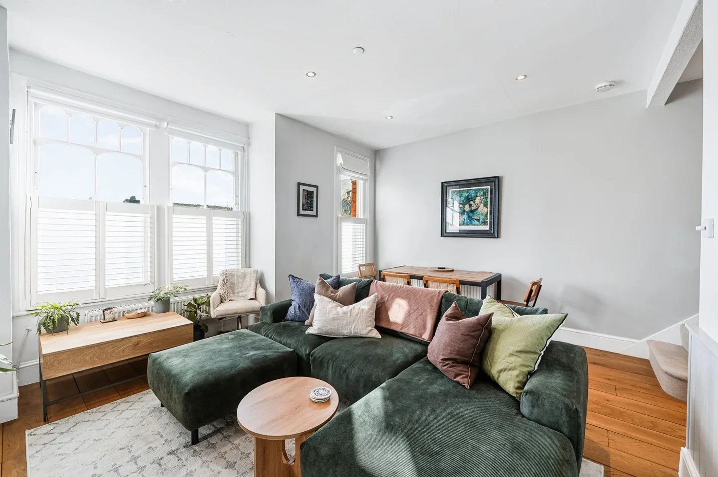 Flat Thorpebank Road in Greater London