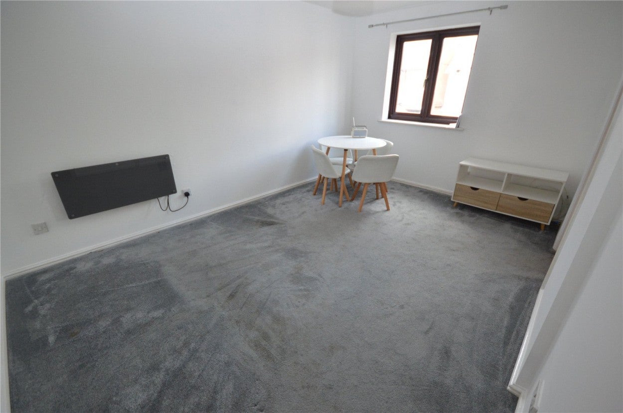 Flat Leafield in Luton