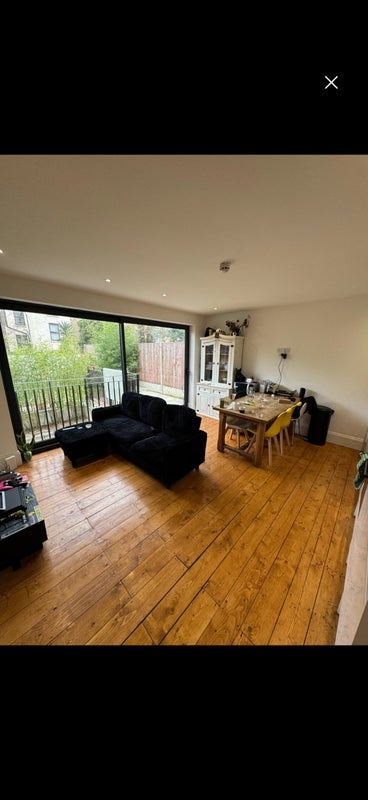 Room Rushmore Road in Greater London