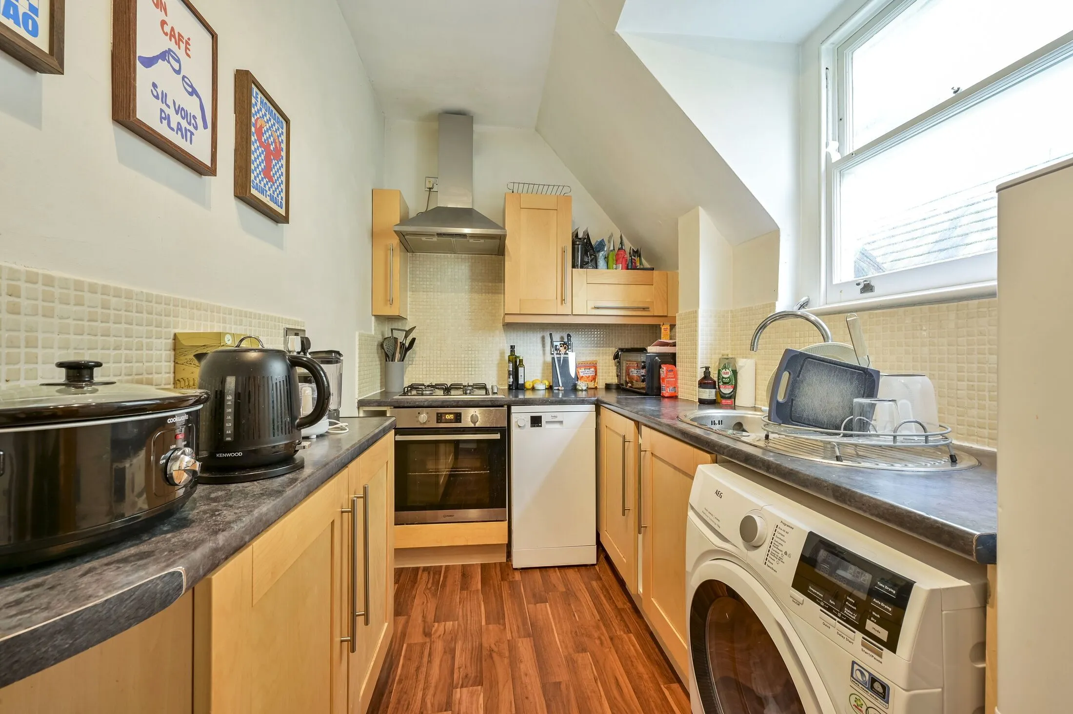 Flat Oakhill Road in Greater London
