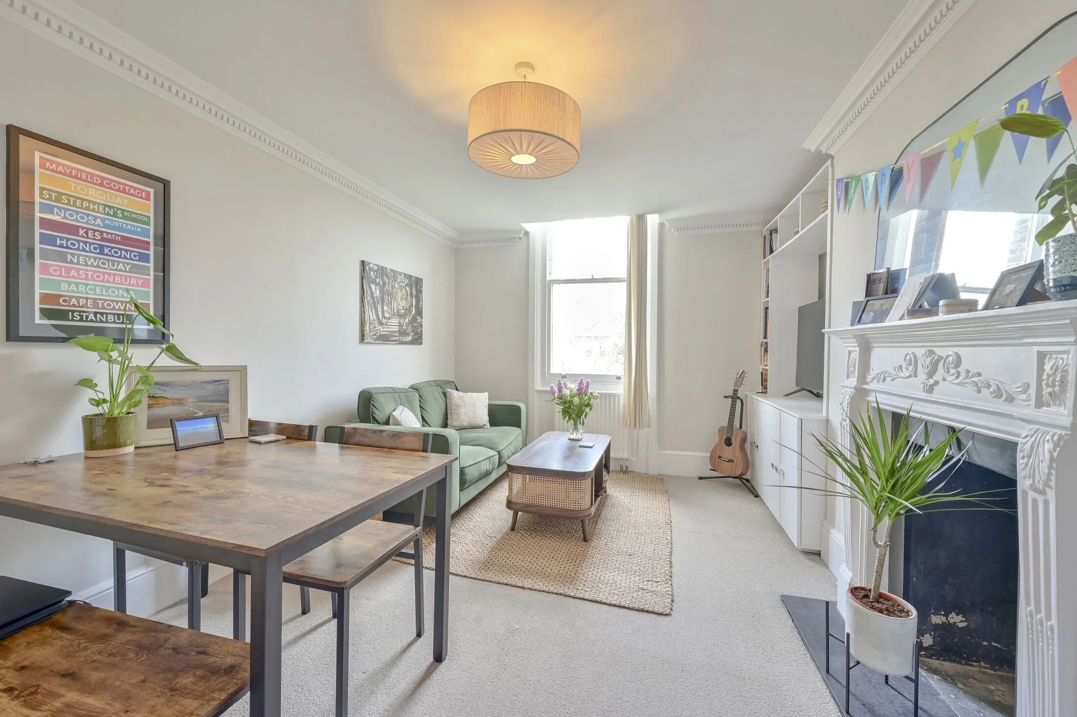 Flat Oakhill Road in Greater London