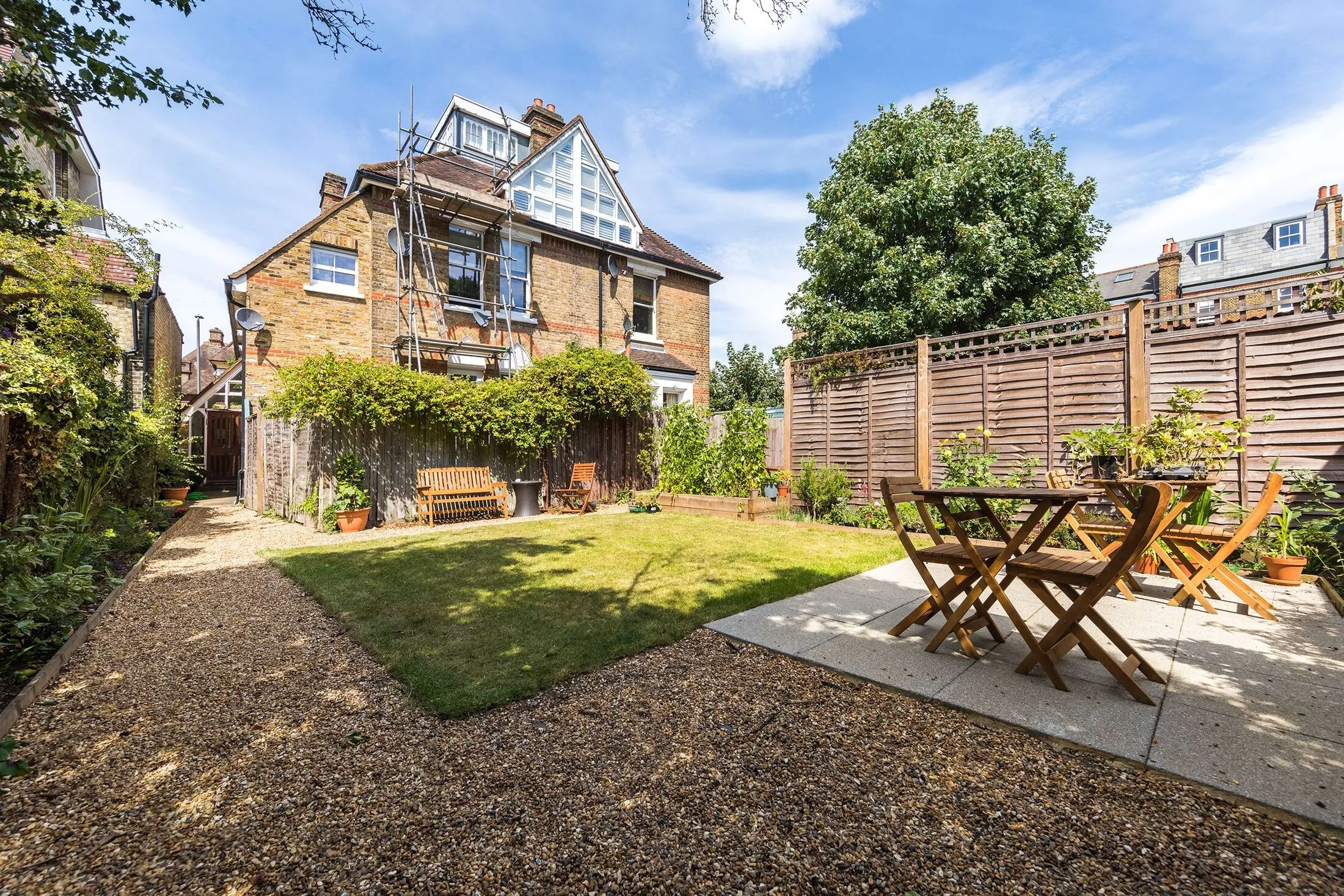 Flat Oakhill Road in Greater London