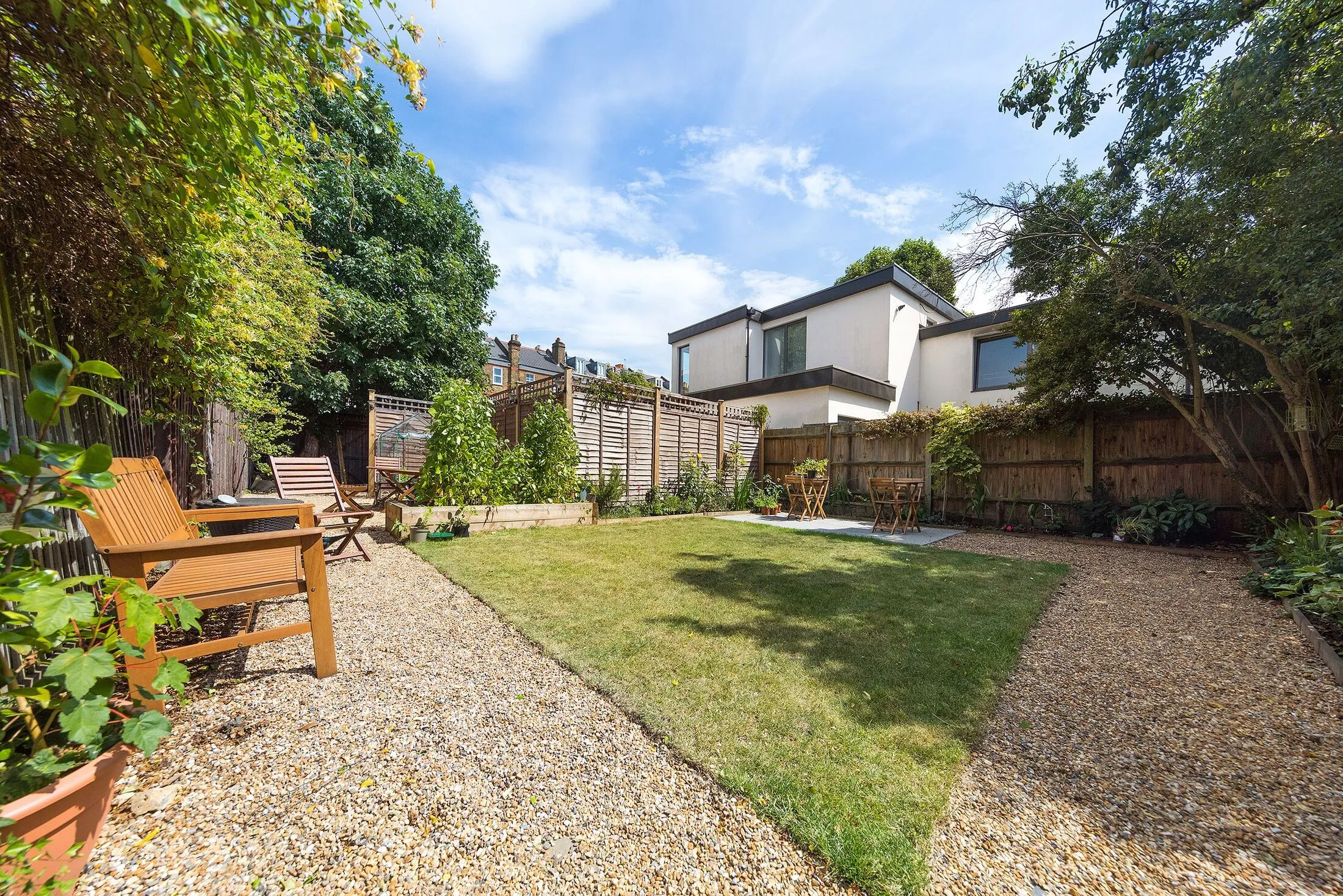Flat Oakhill Road in Greater London