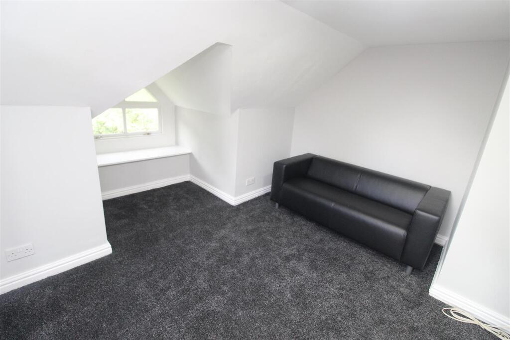 Flat Colchester Avenue in Cardiff