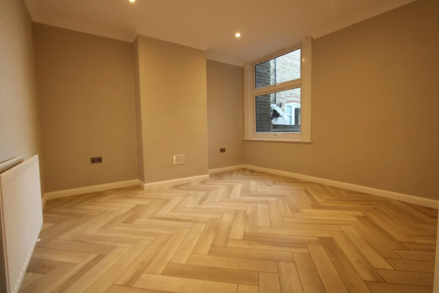 Flat Wycliffe Road in Greater London
