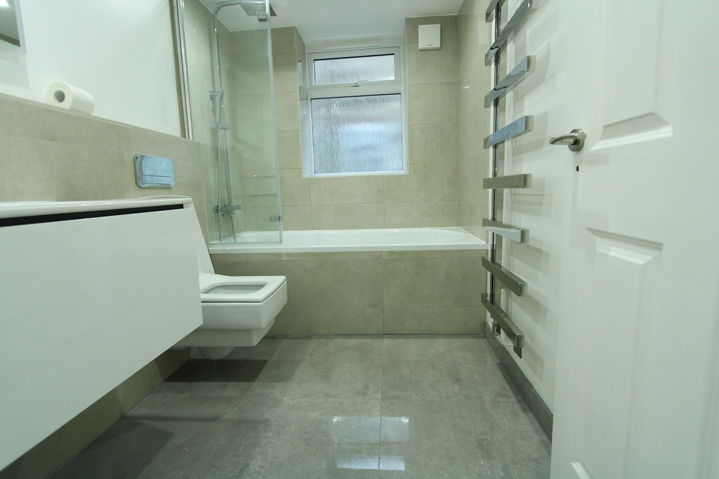 Flat Wycliffe Road in Greater London