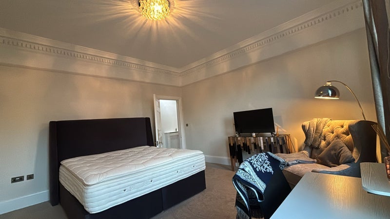 Room Finchley Road in Greater London