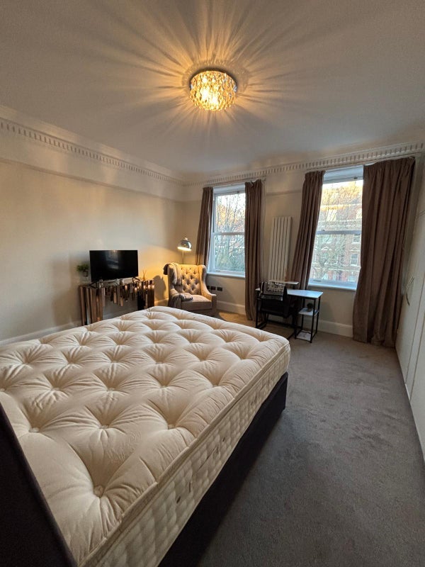 Room Finchley Road in Greater London