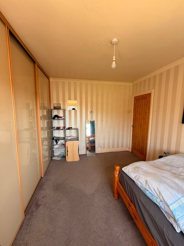 Room Hesketh Crescent in Birmingham