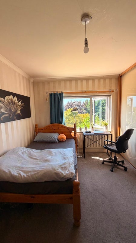 Room Hesketh Crescent in Birmingham