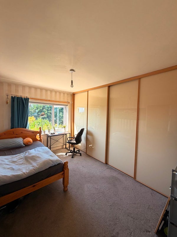 Room Hesketh Crescent in Birmingham