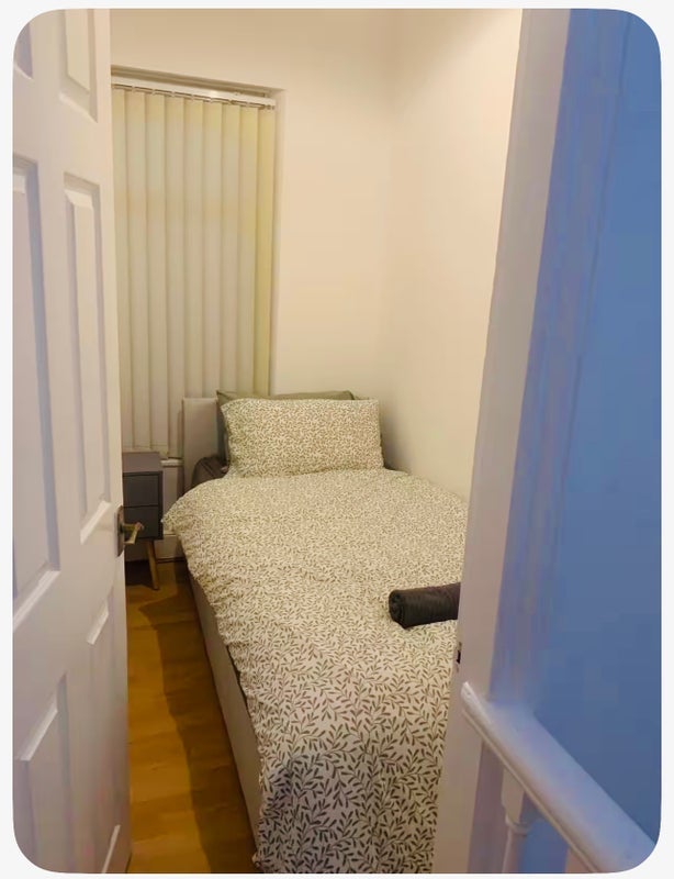 Room Hawkesworth Street in Liverpool