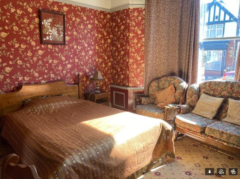 Room Hutchinson Court in Rotherham