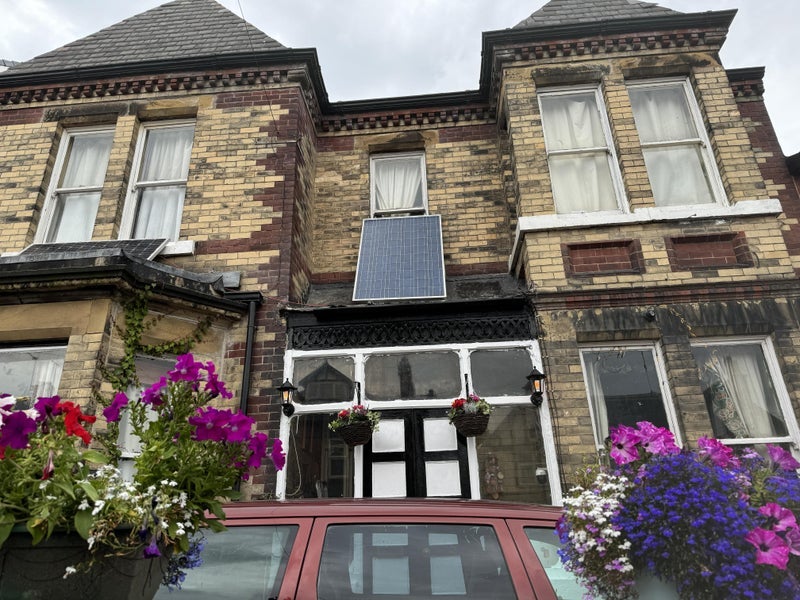 Room Hutchinson Court in Rotherham