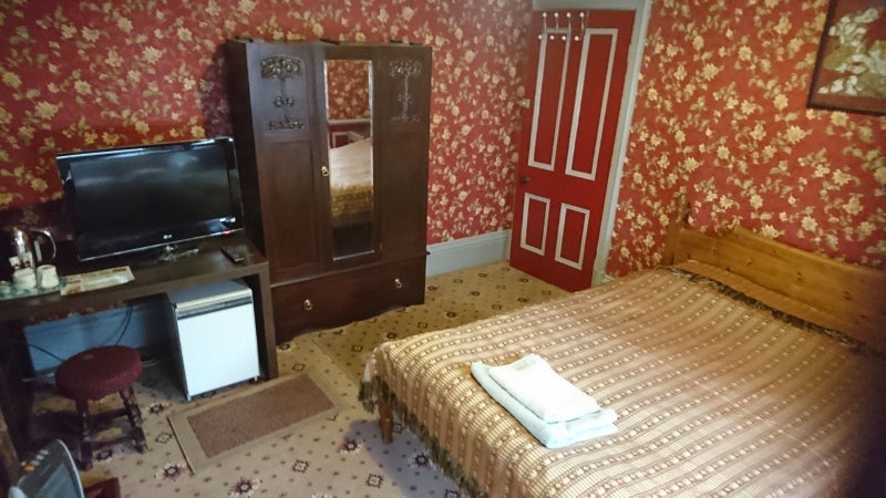 Room Hutchinson Court in Rotherham