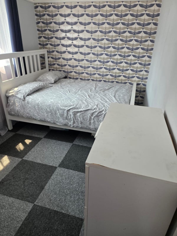 Room Wharton Avenue in Manchester