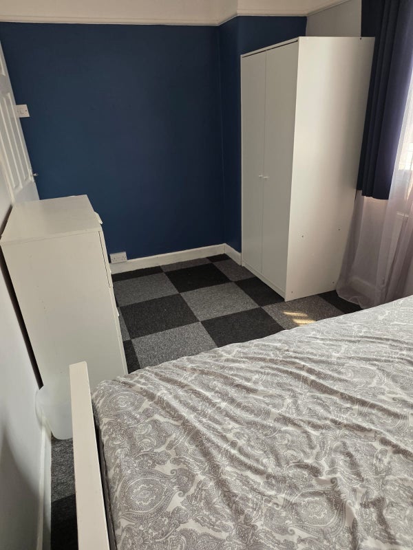 Room Wharton Avenue in Manchester
