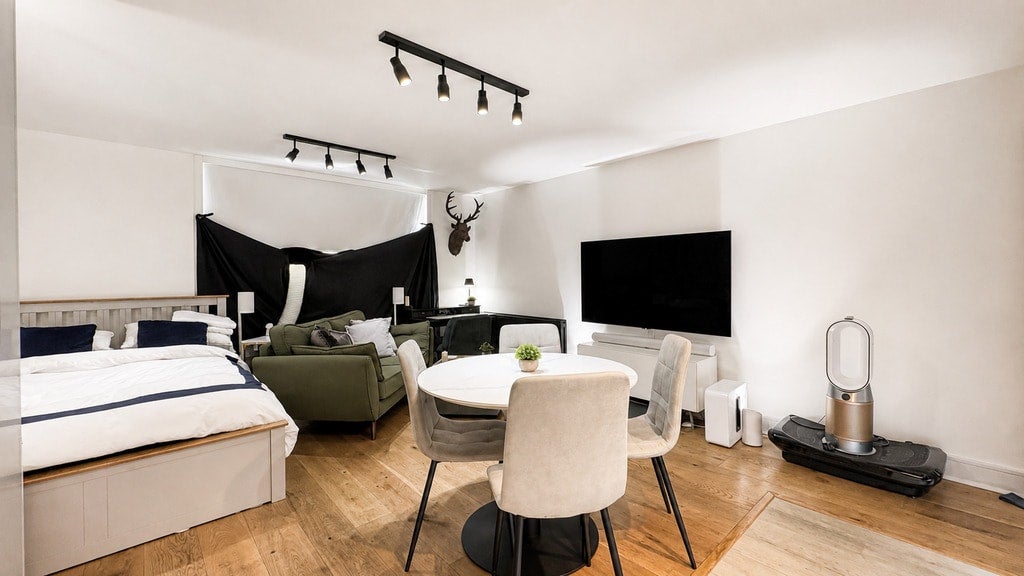 Flat Kensington Gardens Square in City of Westminster