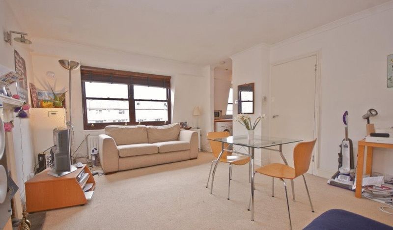 Flat Wood Close in Greater London