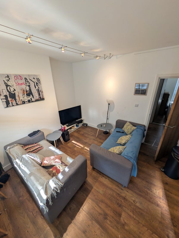 Room Kingsland High Street in Greater London