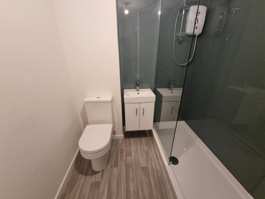 Flat Paynes Lane in Coventry