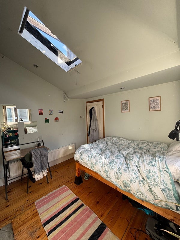 Room City Road in Greater London