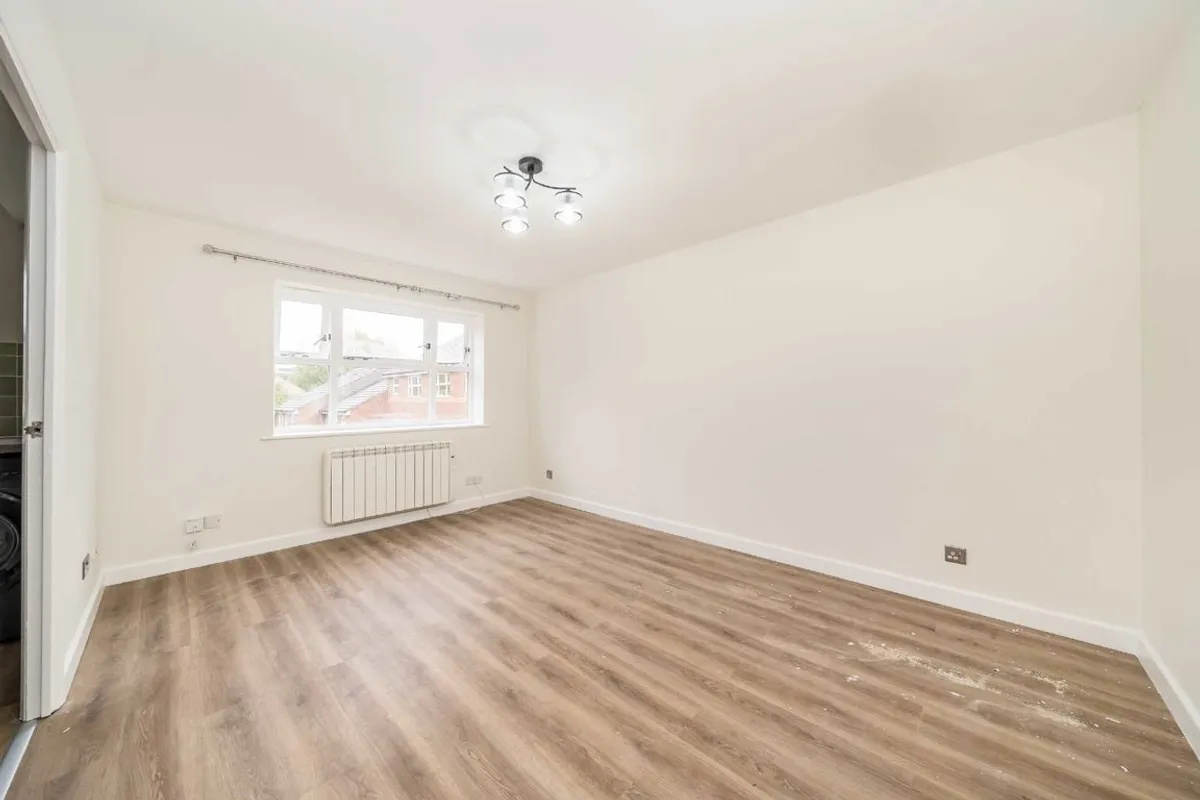 Flat Henry Doulton Drive in Greater London
