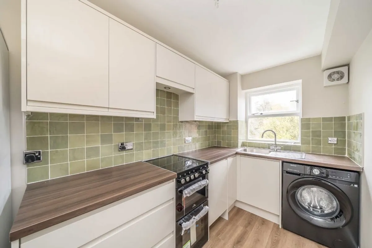 Flat Henry Doulton Drive in Greater London