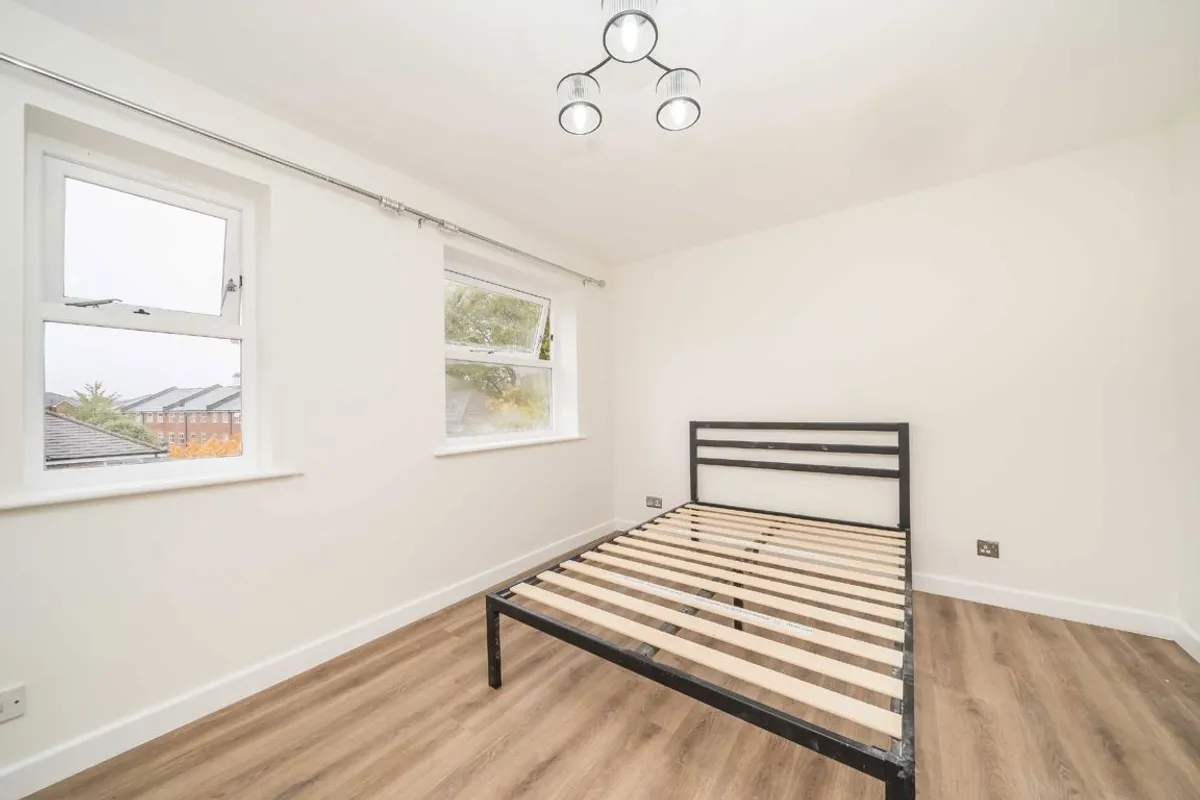 Flat Henry Doulton Drive in Greater London