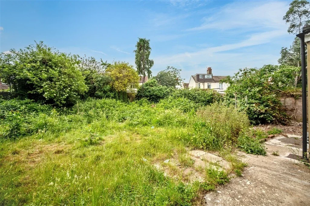 Flat Haig Avenue in Gillingham
