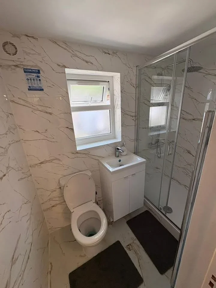 Room La Rose Lane in Greater London