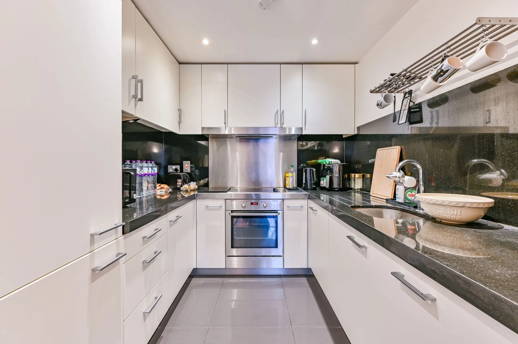 Flat Fairmont Avenue in Greater London
