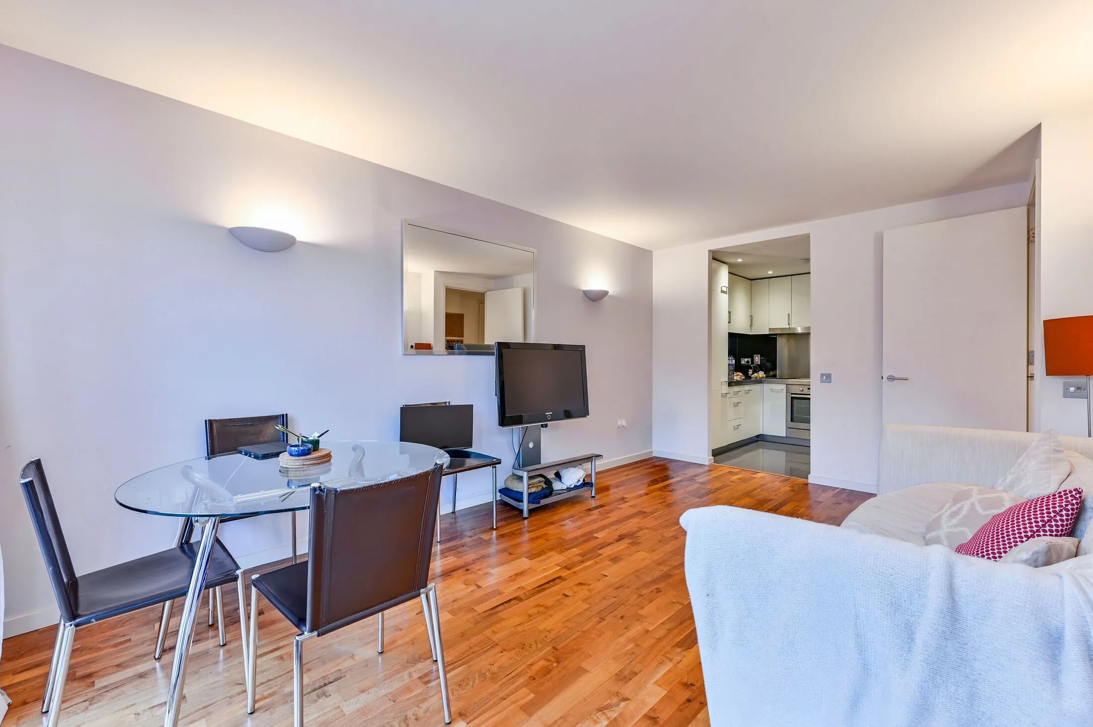 Flat Fairmont Avenue in Greater London