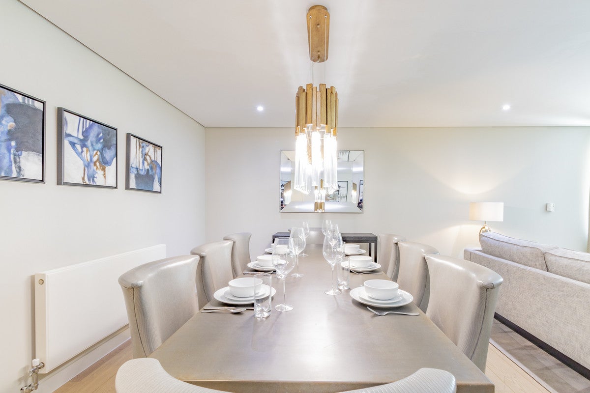 Flat Harbet Road in City of Westminster