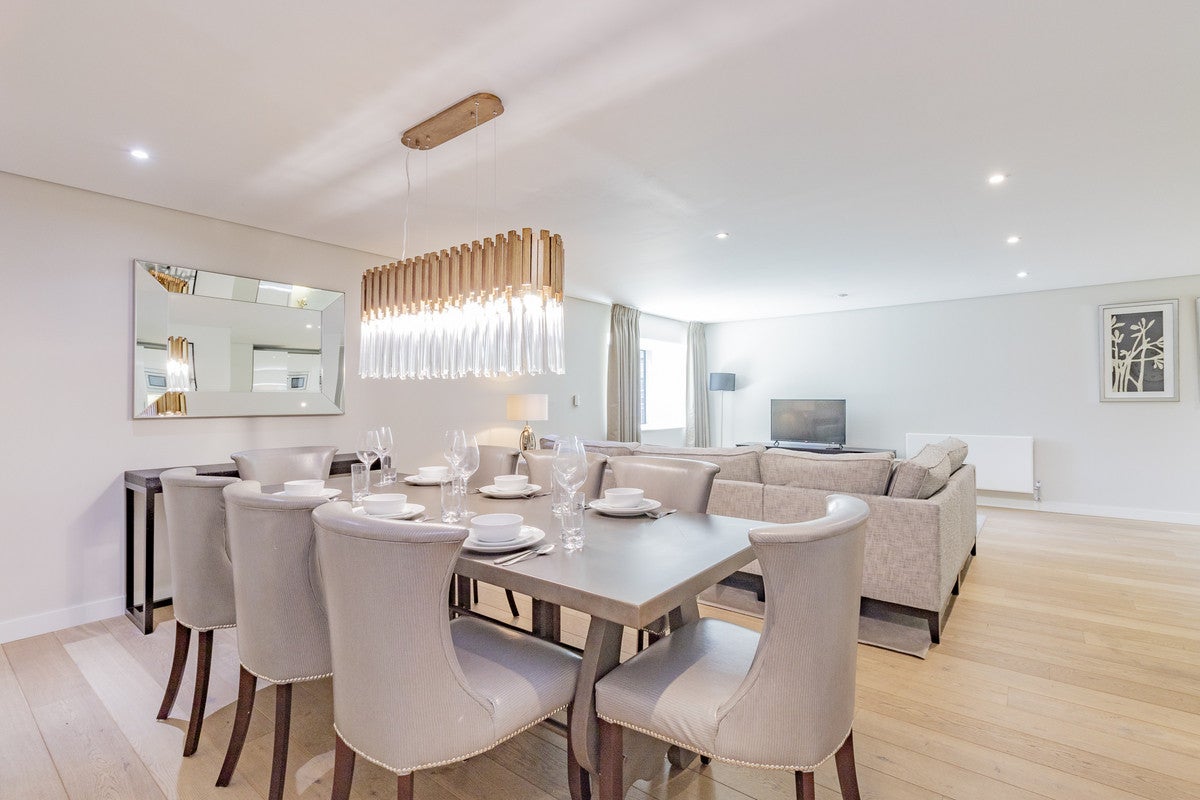 Flat Harbet Road in City of Westminster