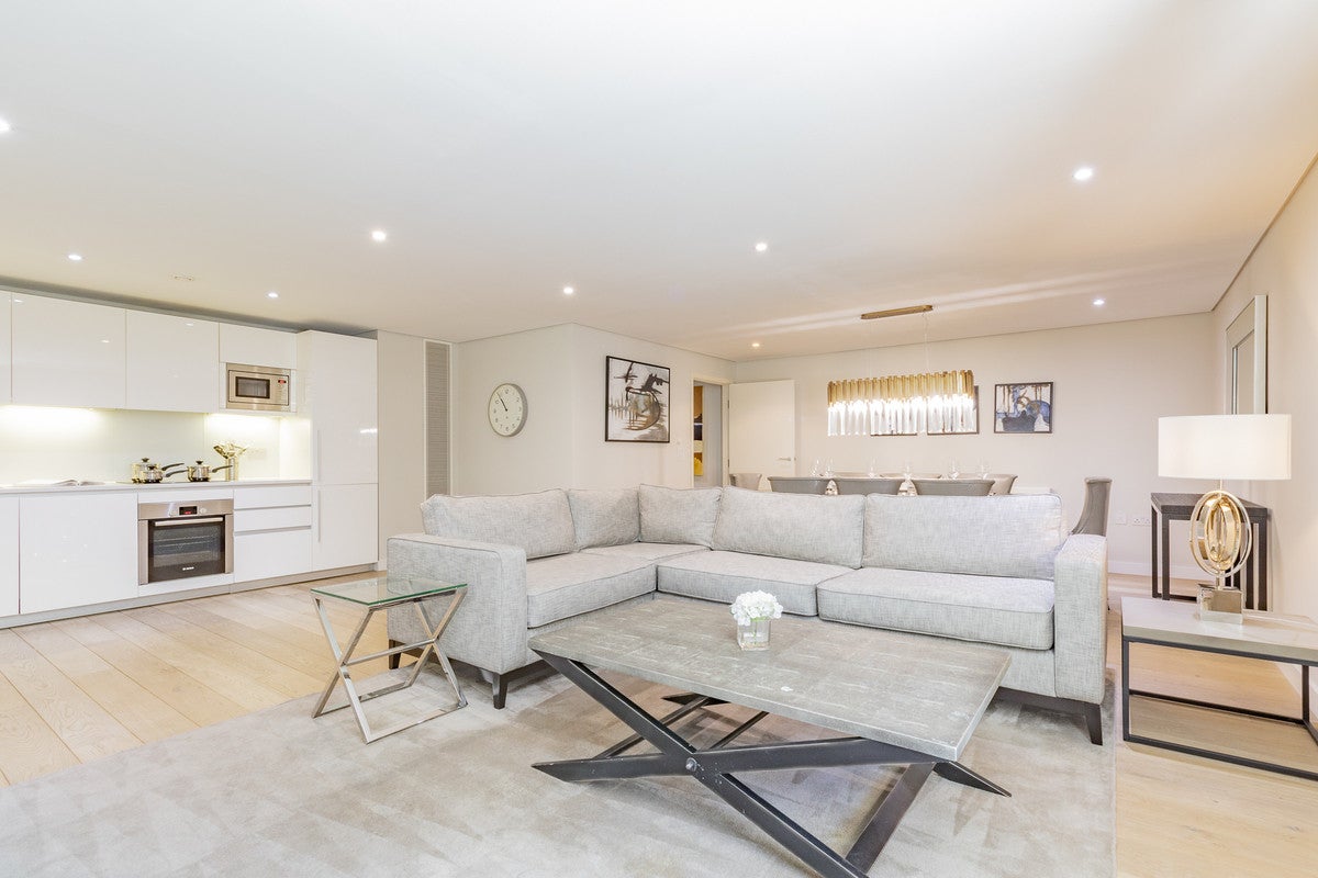 Flat Harbet Road in City of Westminster