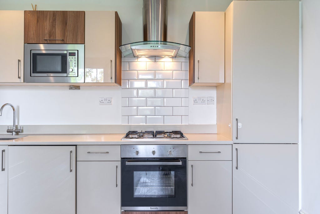 Flat Outram Road in Greater London