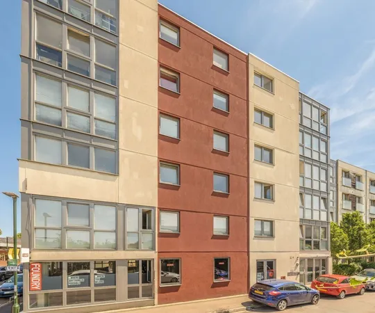 Flat Garden Road in Greater London