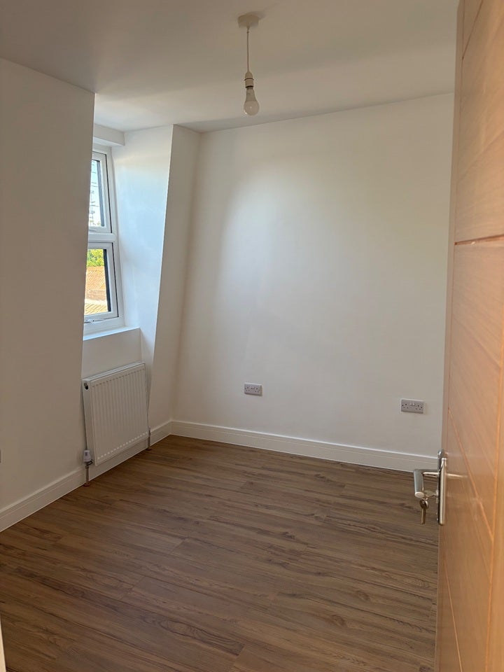 Flat Manbey Grove in Greater London