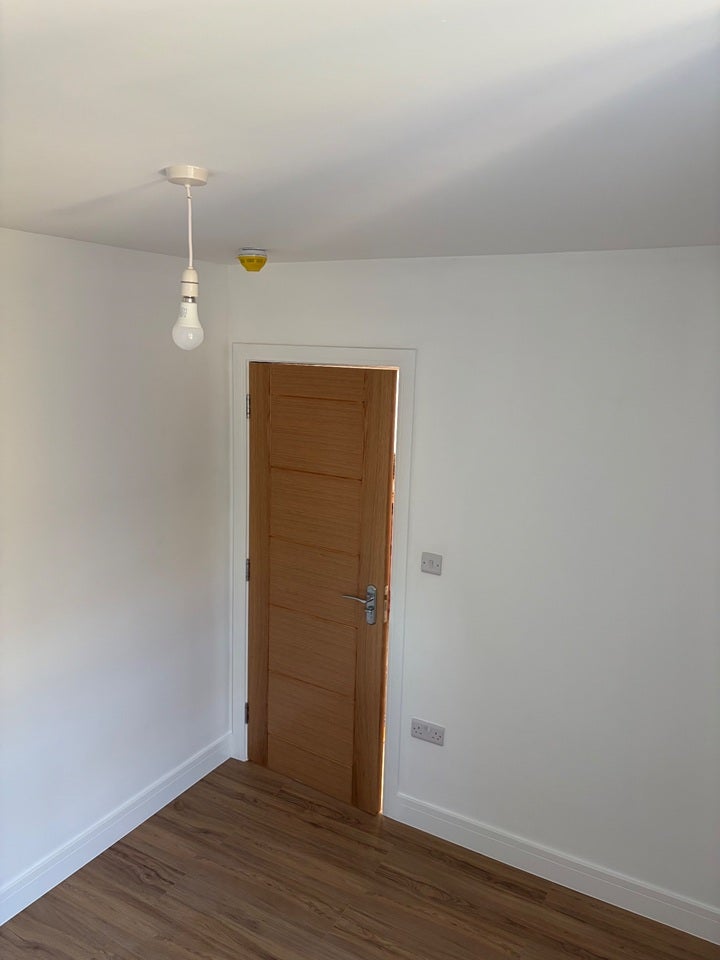 Flat Manbey Grove in Greater London