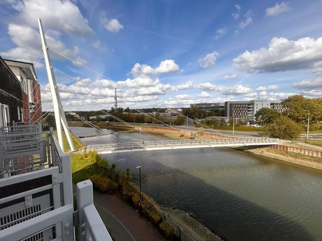 Flat Compair Crescent in Ipswich