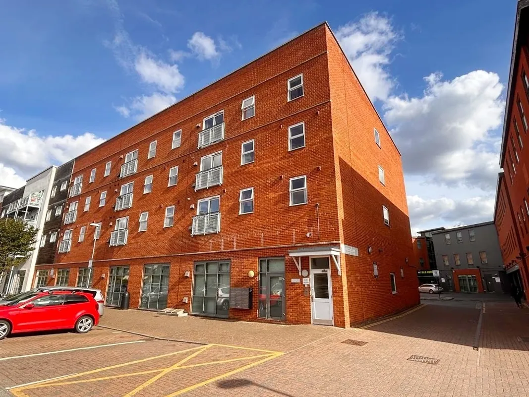 Flat Compair Crescent in Ipswich