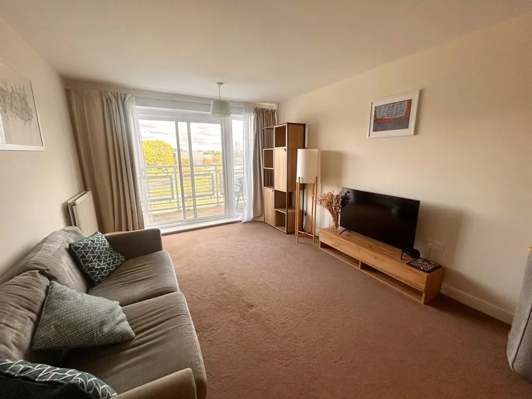 Flat Compair Crescent in Ipswich