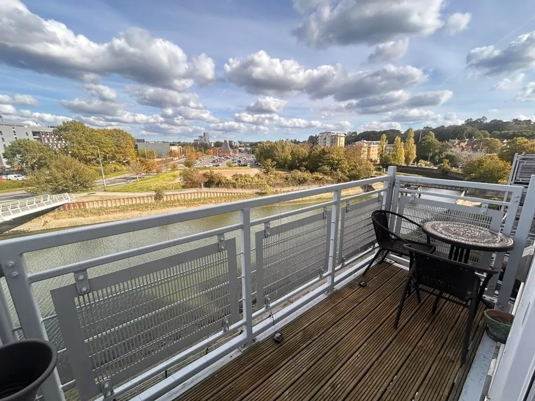 Flat Compair Crescent in Ipswich