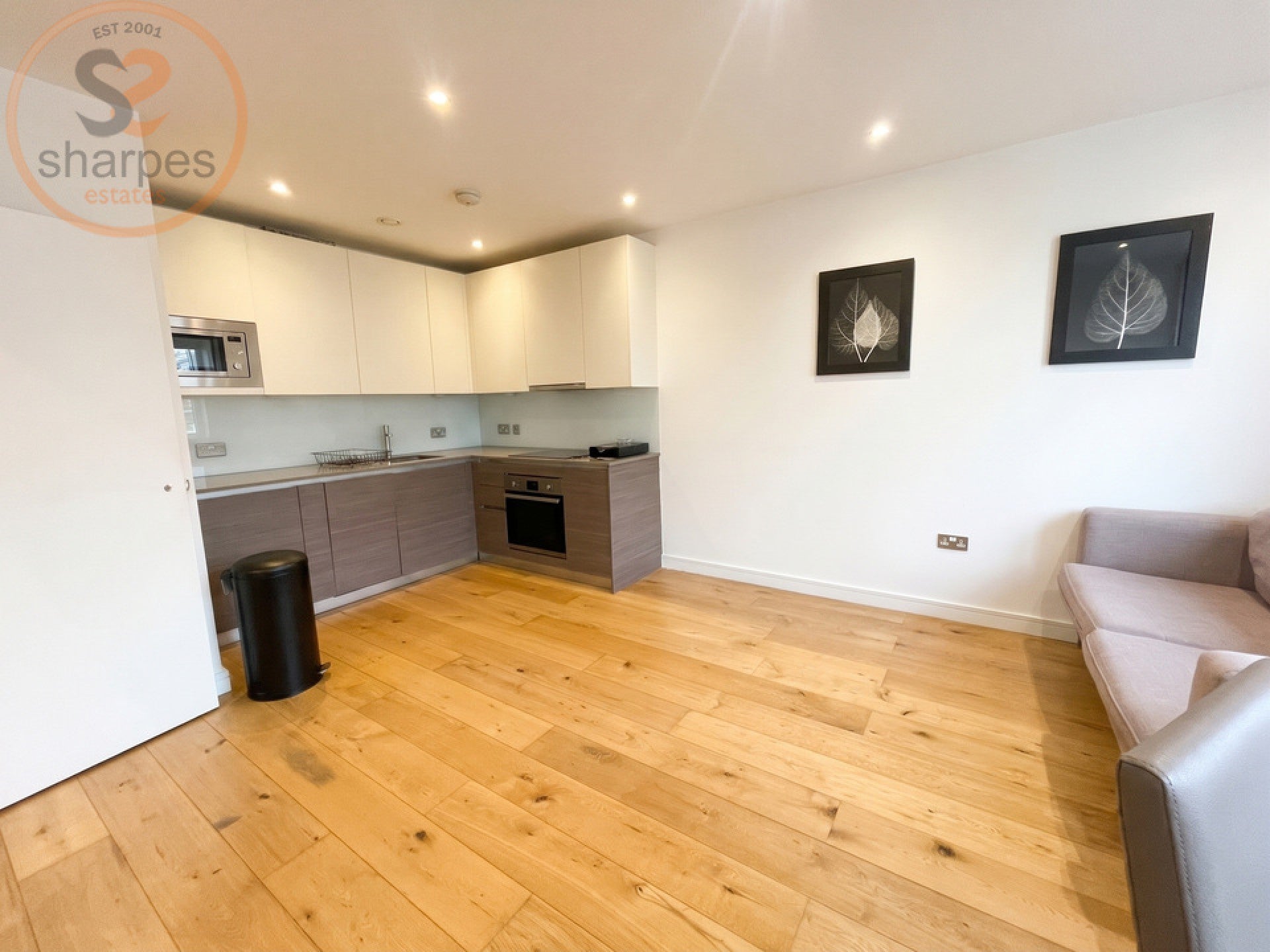 Flat Balfour Road in Greater London