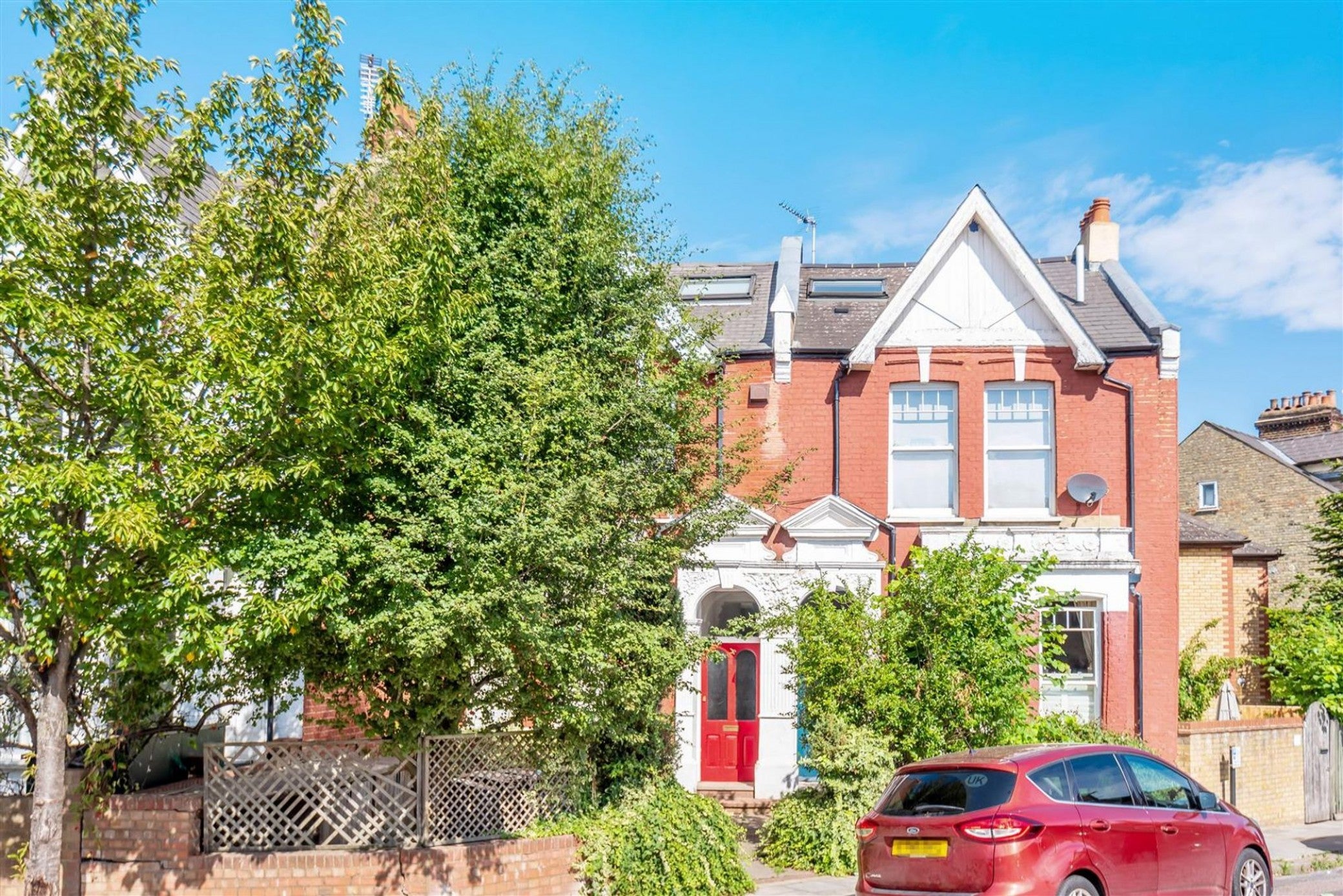 Flat Harold Road in Greater London