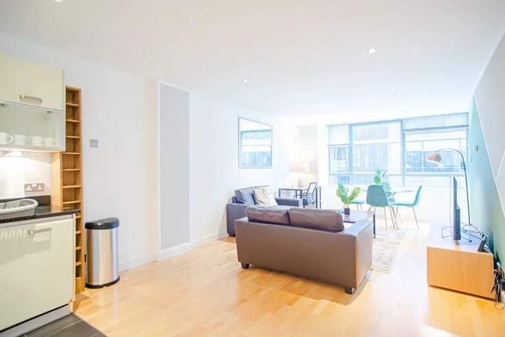 Flat Saffron Street in Greater London