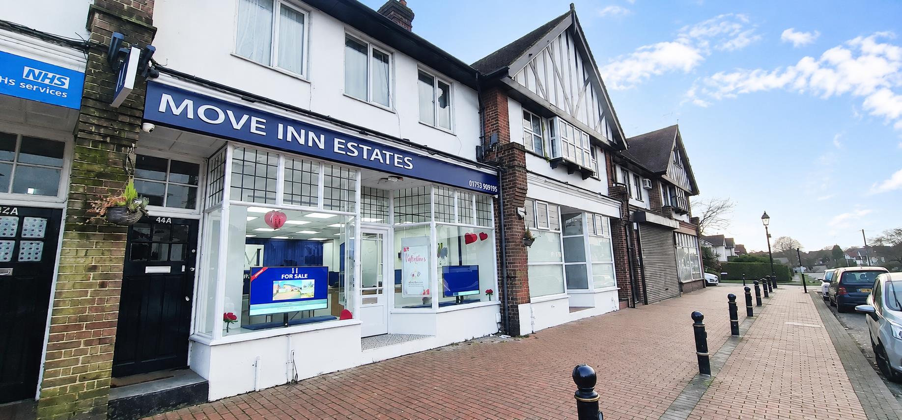 Flat Bathurst Walk in Richings Park
