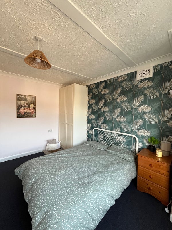 Room Hulse Road in Bristol